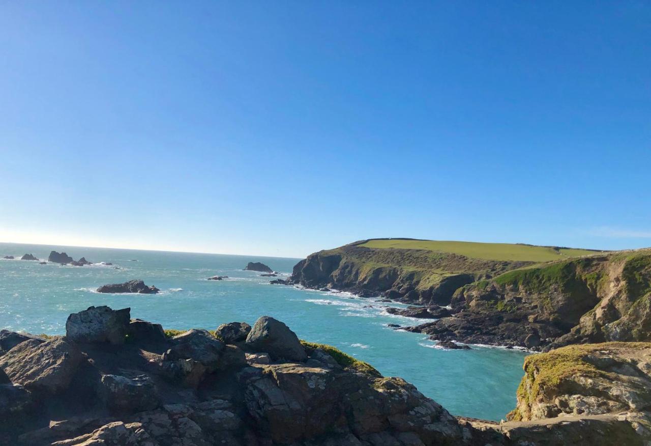 The Mounts Bay Inn Mullion Esterno foto