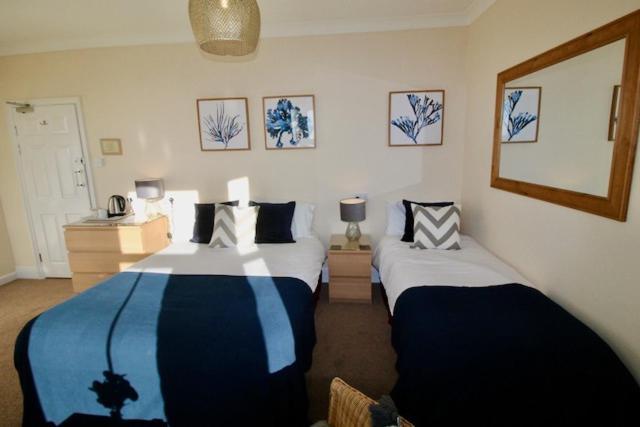The Mounts Bay Inn Mullion Esterno foto