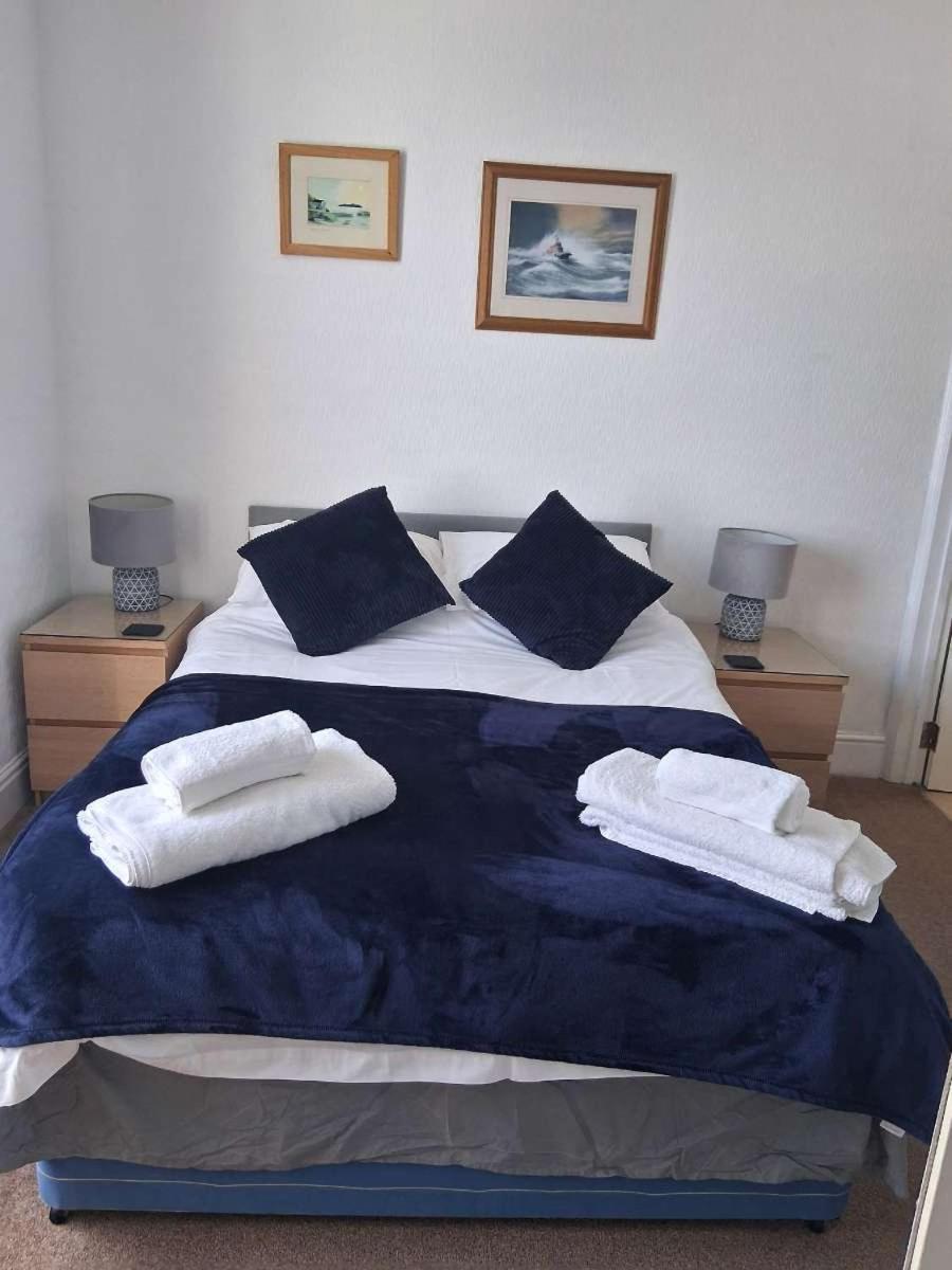 The Mounts Bay Inn Mullion Esterno foto